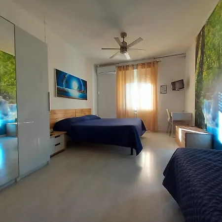 Al Nettuno לינה וארוחת בוקר 4*