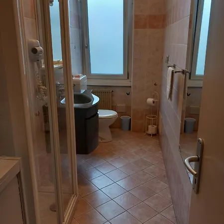 לינה וארוחת בוקר Al Nettuno 4*